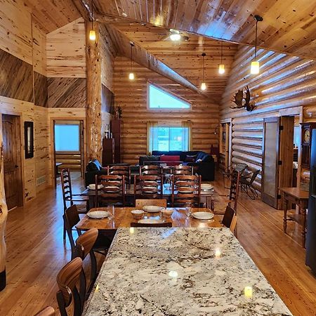 Beargrass Lodging & Rv Resort Hungry Horse Exteriör bild