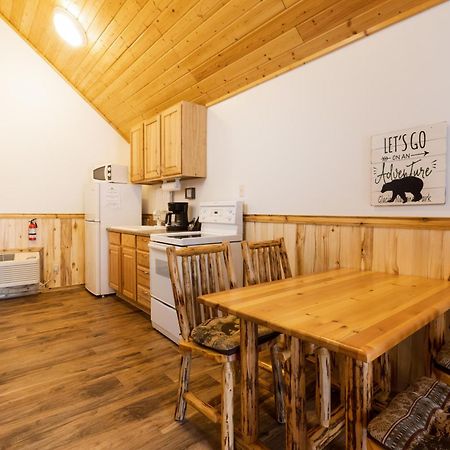 Beargrass Lodging & Rv Resort Hungry Horse Exteriör bild