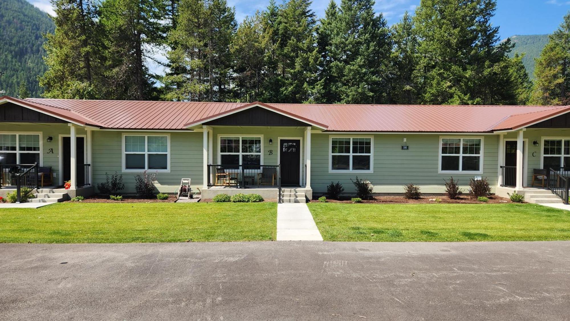 Beargrass Lodging & Rv Resort Hungry Horse Exteriör bild