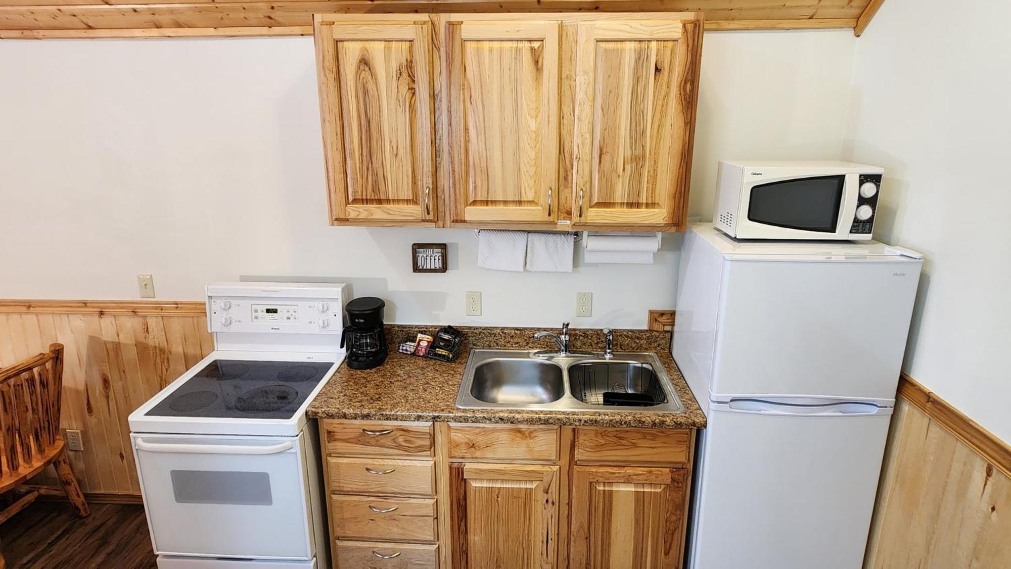 Beargrass Lodging & Rv Resort Hungry Horse Exteriör bild